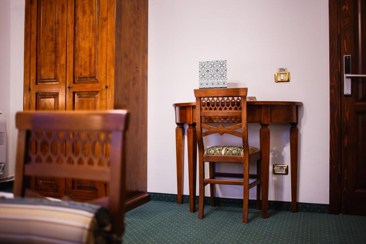 Casa 3 Guesthouse Oradea Exterior photo